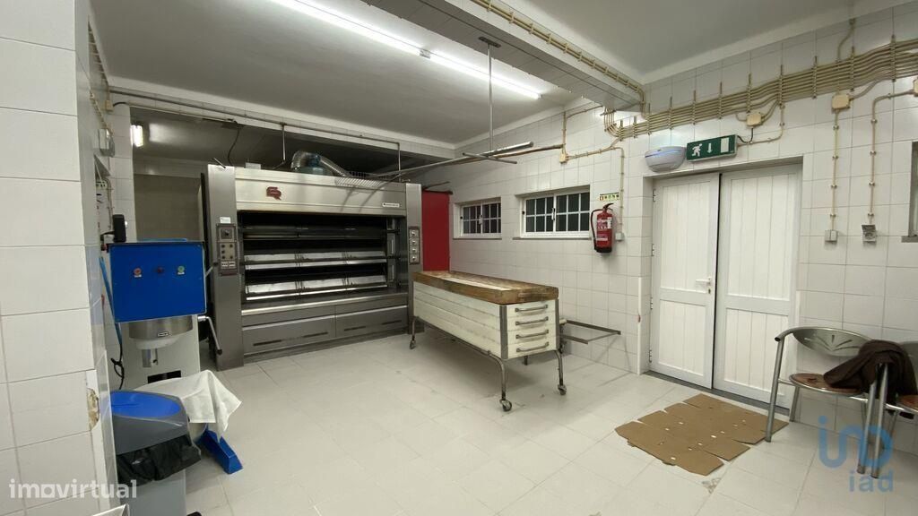 Prédio em Gavião e Atalaia de 246,00 m2