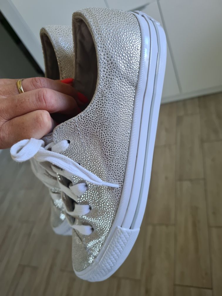 Converse 38.5 srebrne biała podeszwa