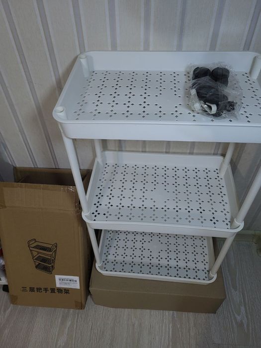 Полочки на колёсиках .Уценка.  Етажерка . Стеллаж . Пластиковая етажер