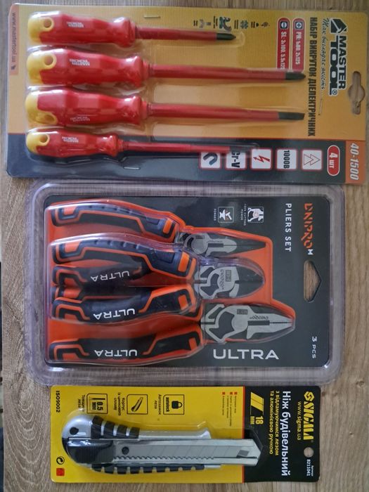 Набір інструменту для електрика Дніпро М