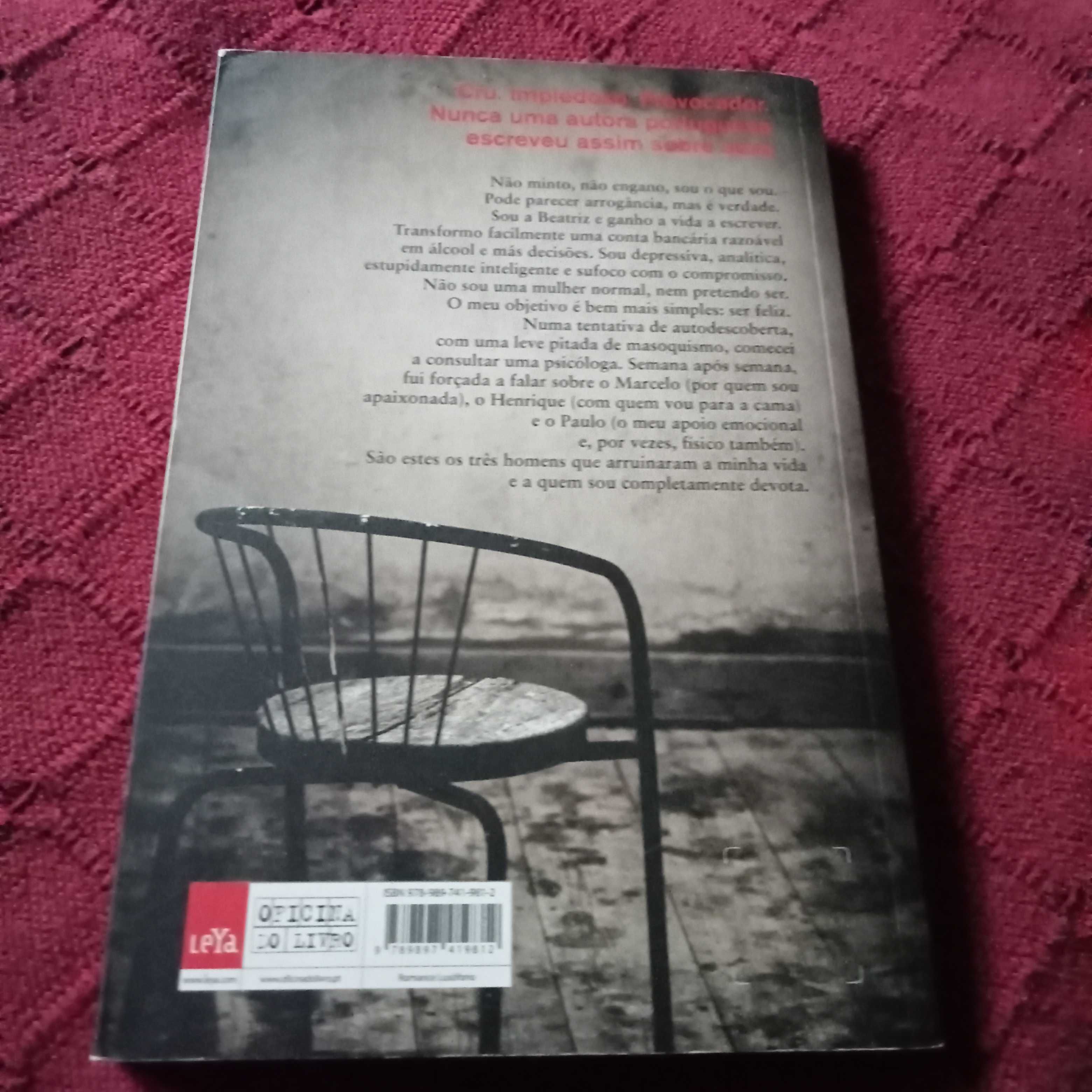 Livros com marcas de uso