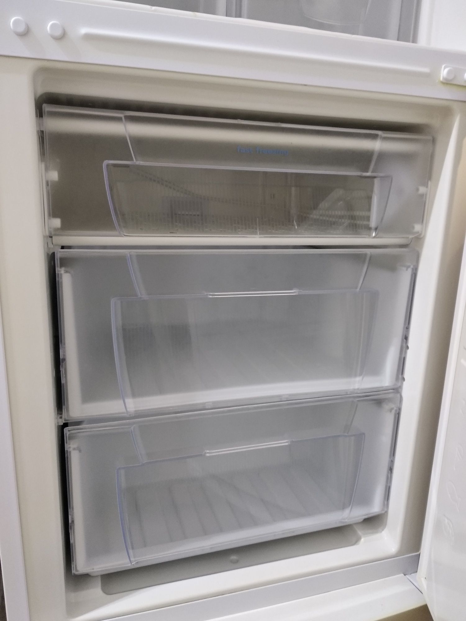 Холодильник INDESIT