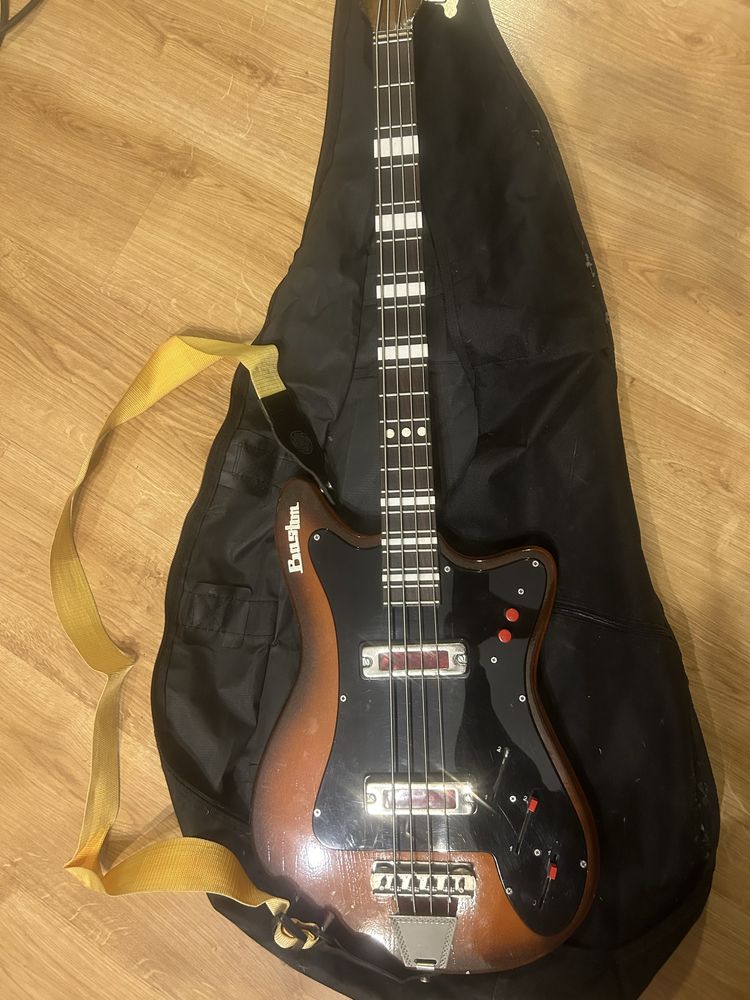 Gitara bas Defil Baston