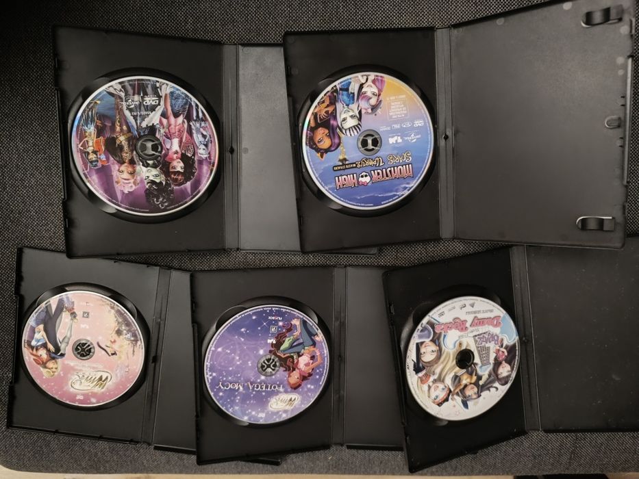 Zestaw filmów/bajek. 5 płyt DVD. Winx Club. Monster High.