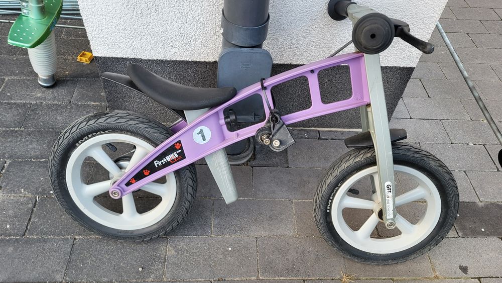 Rowerek biegowy First bike z zestawem obniżającym