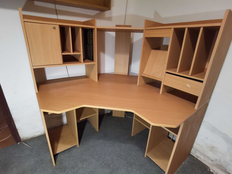 Secretaria de canto em madeira - muito bom estado