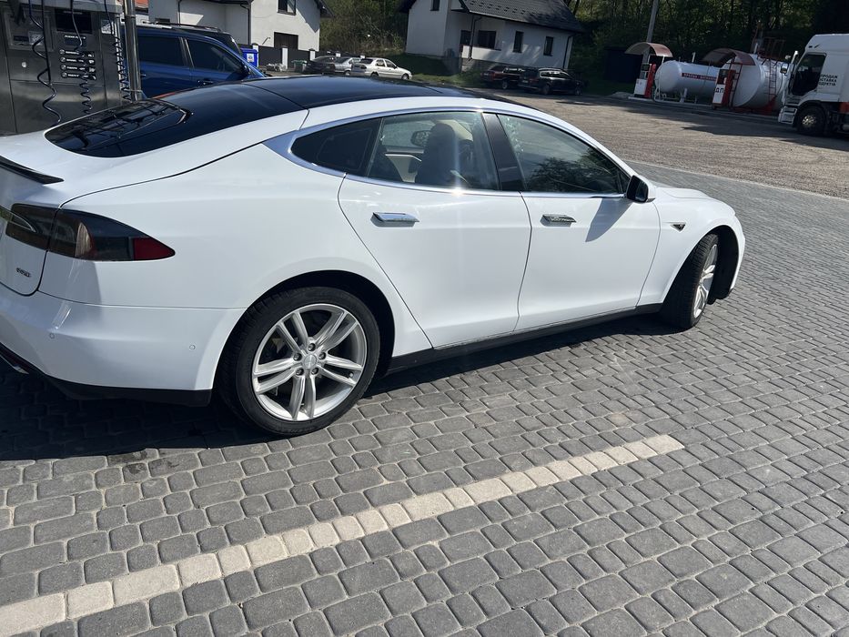 Tesla s 85D Тесла с