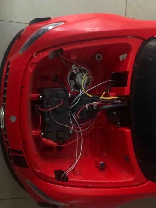 Машина на аккумуляторе детская