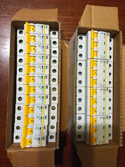 Автоматичні вимикачі IEK