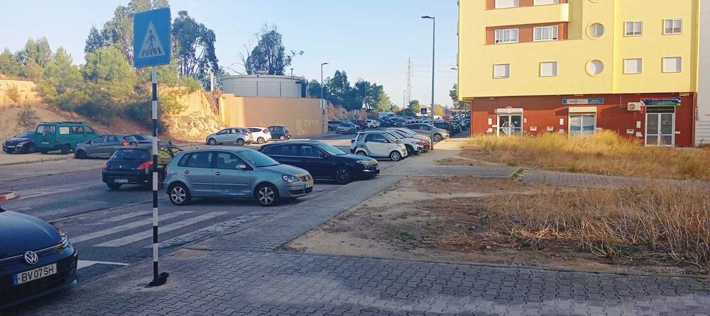 Loja em Santa Marta de Corroios