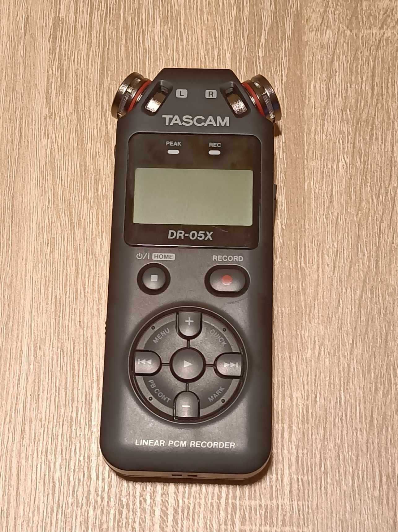 TASCAM DR-05X - Ręczny rejestrator stereo z interf