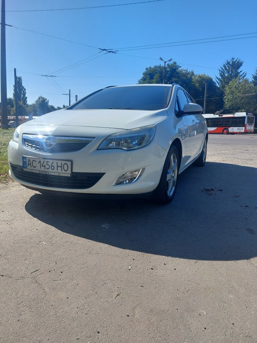 Opel astra j 2012р 1.7 дизель