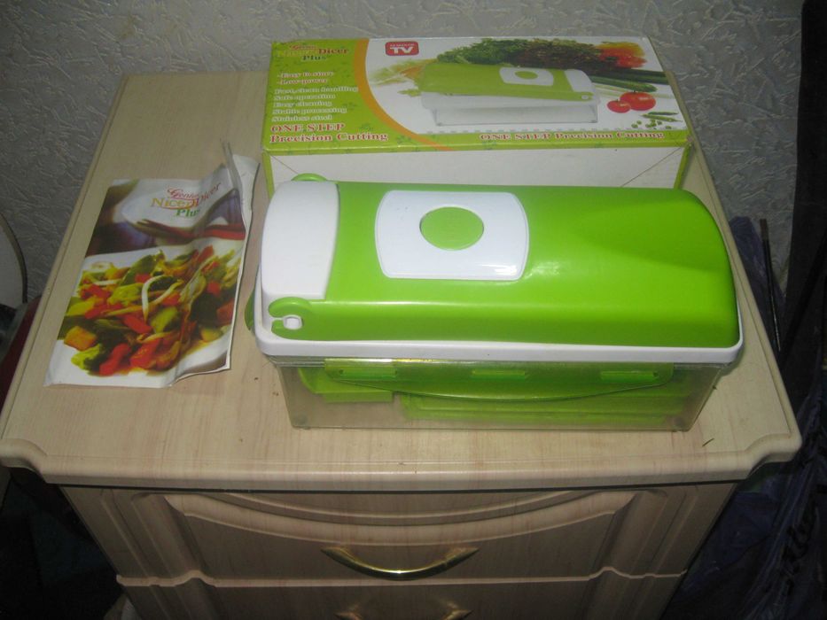 Универсальная овощерезка-терка с контэйнером Nicer Dicer Plus