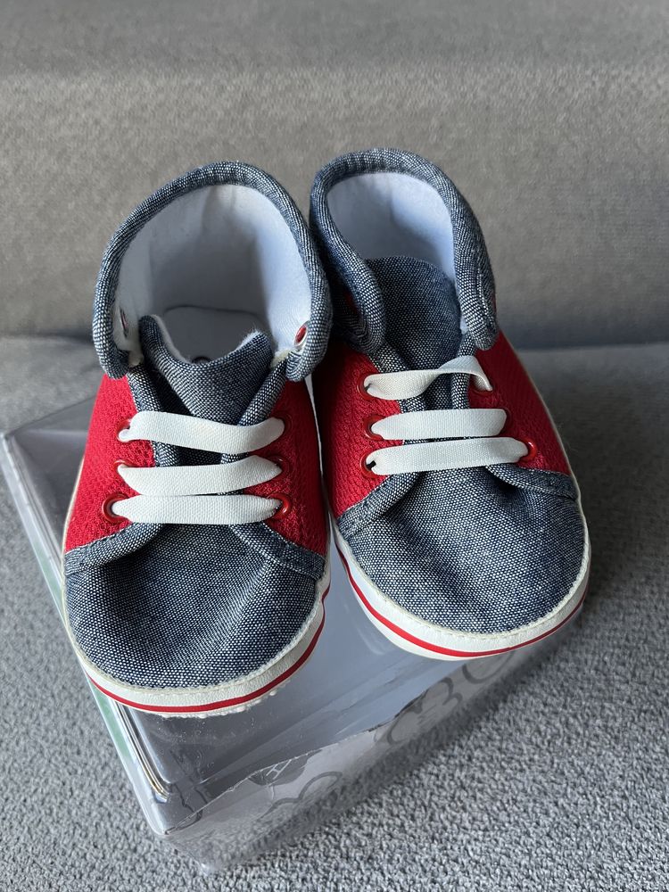Buty niechodki dla chłopca nowe r. 18