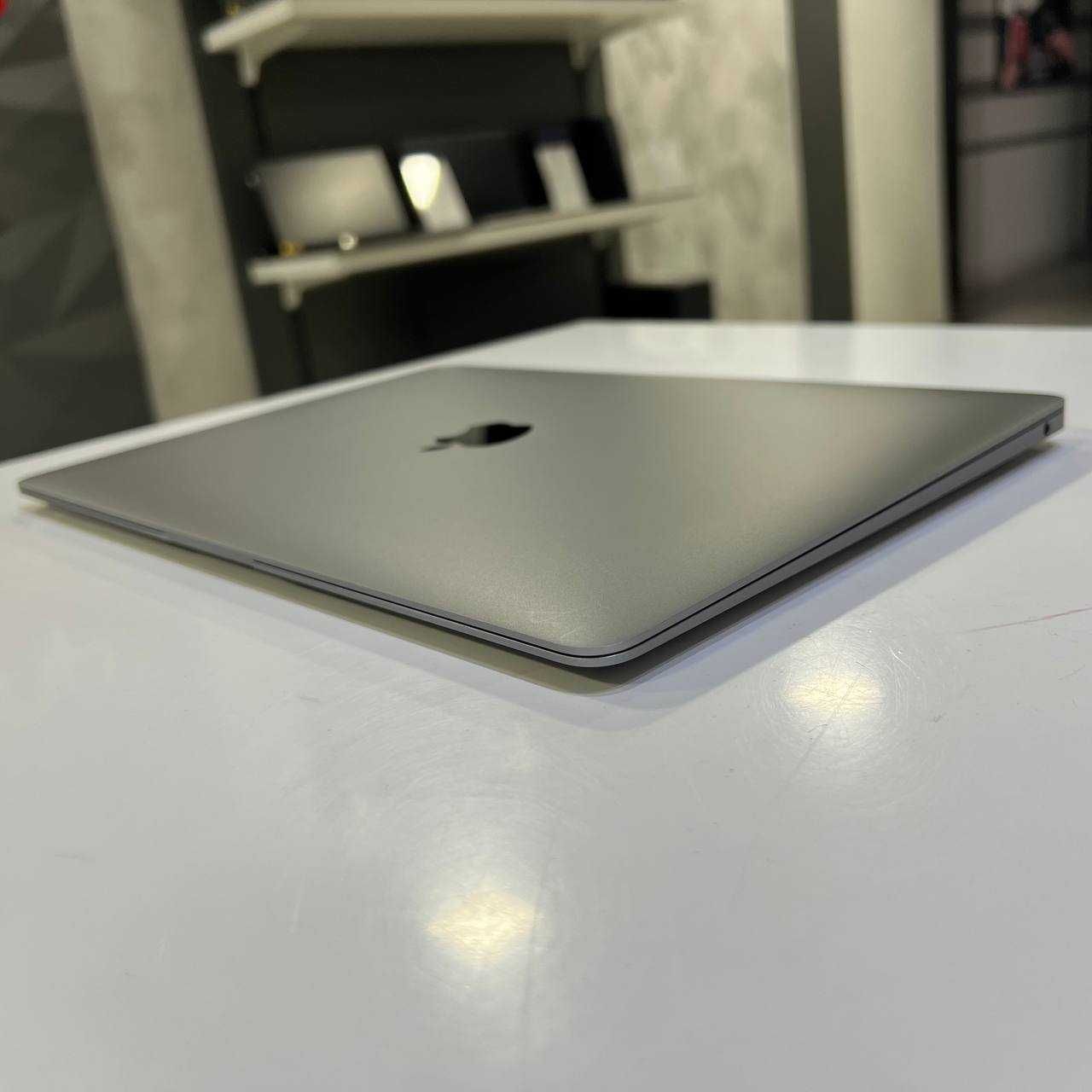 Apple MacBook Air A2337 13.3" Apple M1/16Gb/256Gb/Sequoia