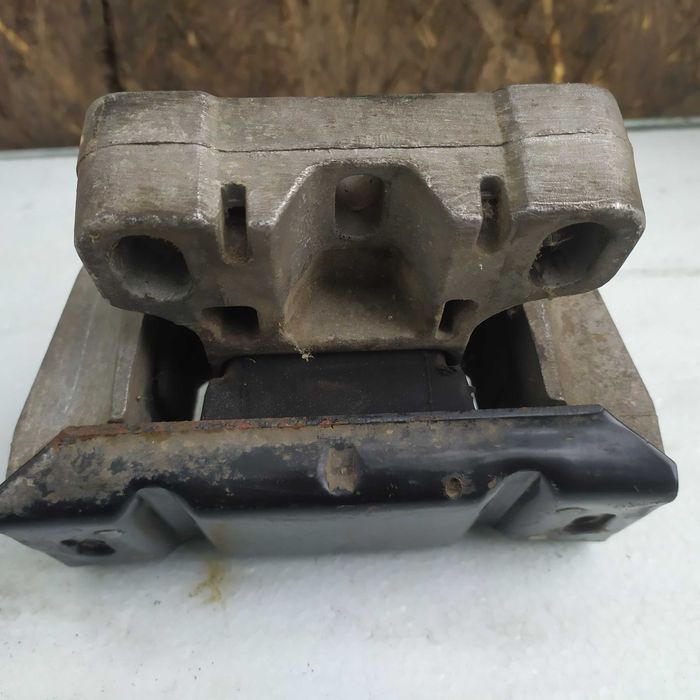 Подушка двигуна кпп Гольф 4 Ауді Golf 4 Audi  1.9