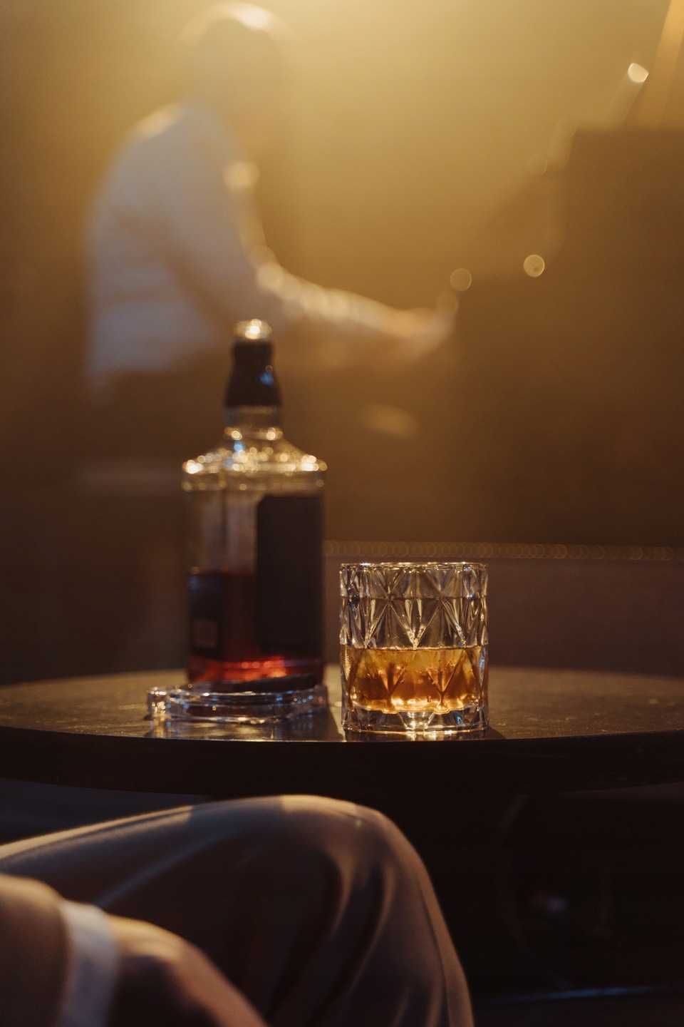 Świeca sojowa Whisky & Jazz 180 ml Aromma HIT!
