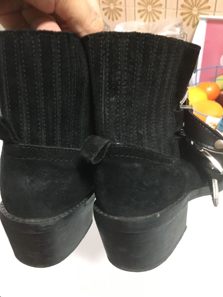 Vendo Botins de camurça Bershka