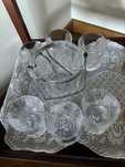 Conjunto copos de cristal e balde de gelo