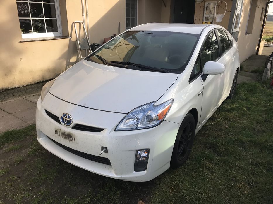 Cały na czesci Toyota prius III kod lakieru  070