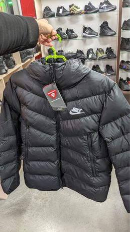 Нова зимняя Оригинал куртка пуховик Nike storm fit размер С