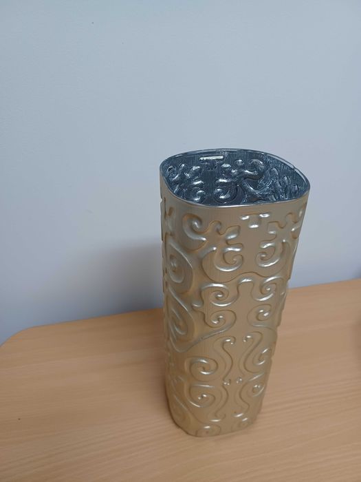 jarra quadrada de vidro prateada