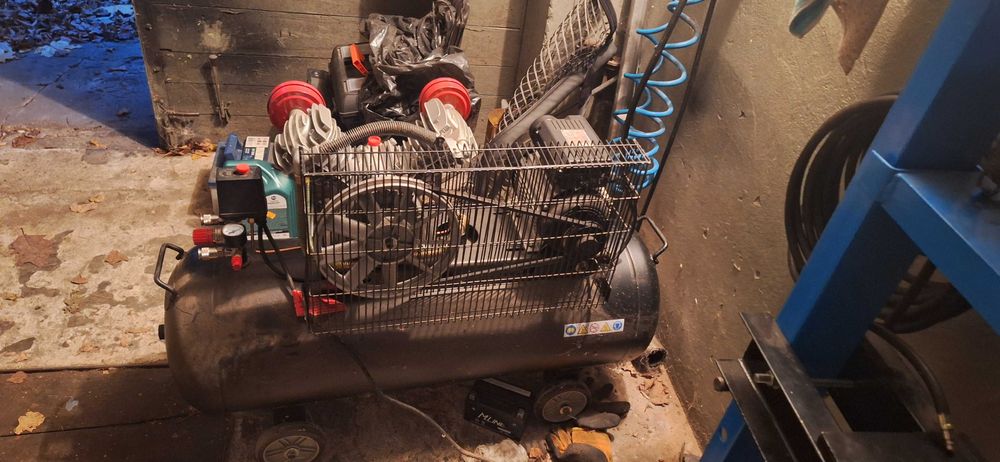 Sprężarkę 100L firmy  VERKE