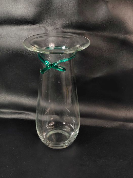 Wazon Szklany Z Szklaną Kokardą Szkło Artystyczne