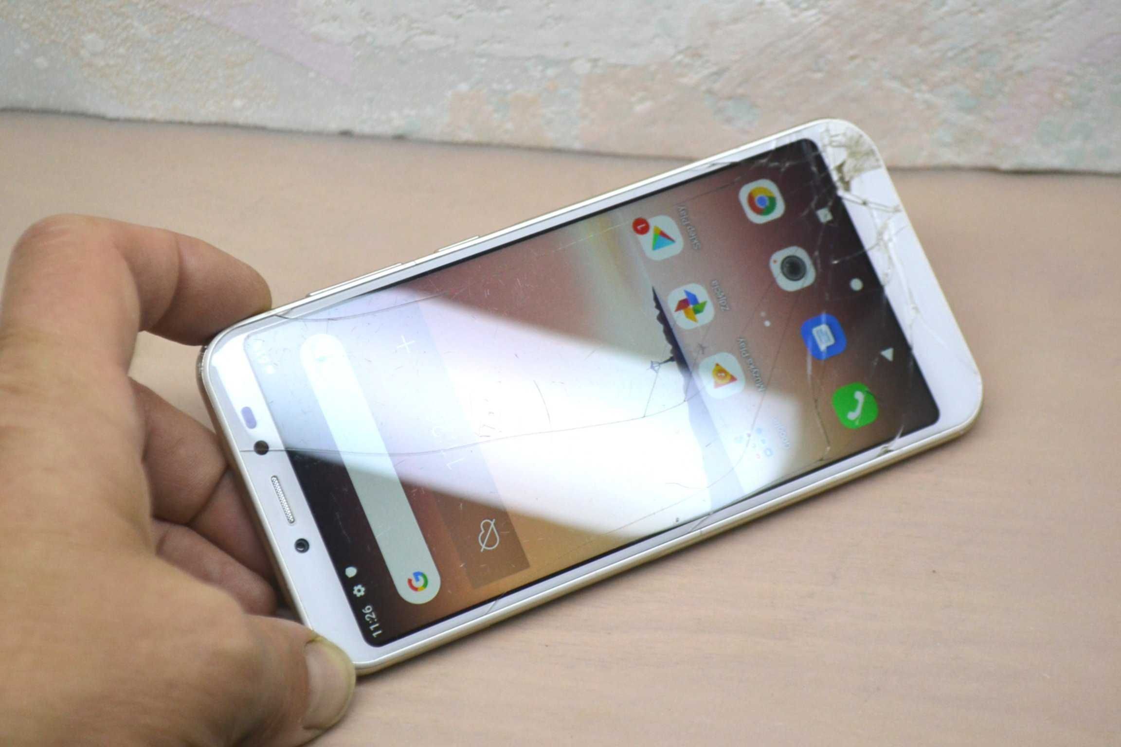 smartfon ALCATEL 1S 2019 3/32GB sprawny z lekko stłuczoną szybką
