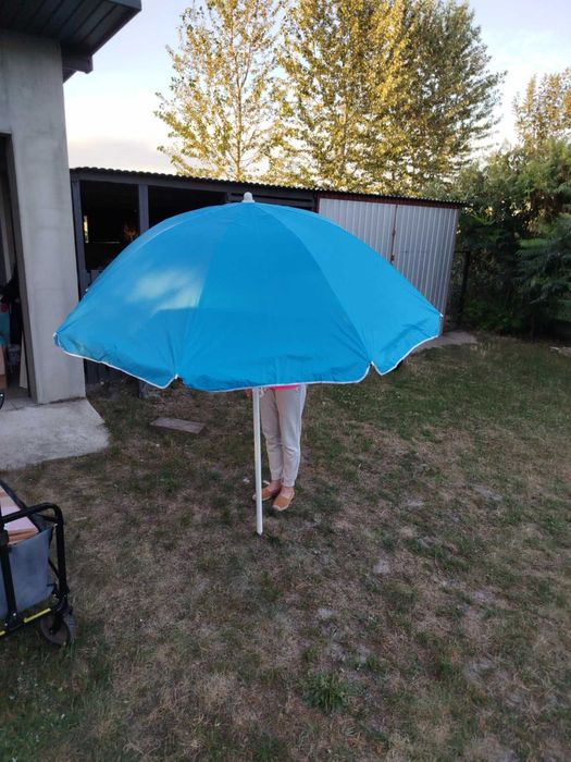 Parasol ogrodowy niebieski