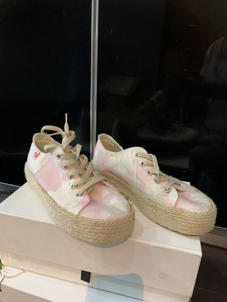 Sapatos qualquer um 7,50€