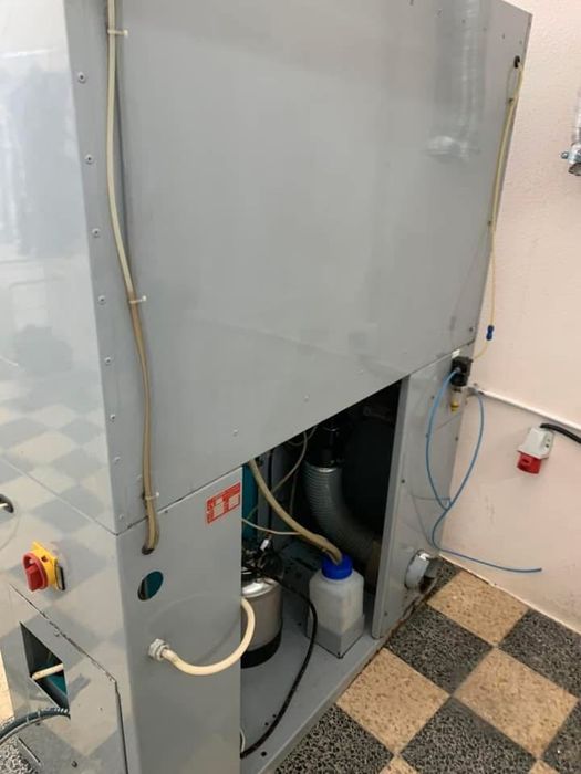 COMEL Máquina Tira Nodoas com Compressor e Dosagem de Produtos