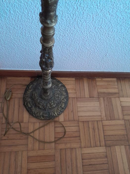 Candeeiro de pé alto