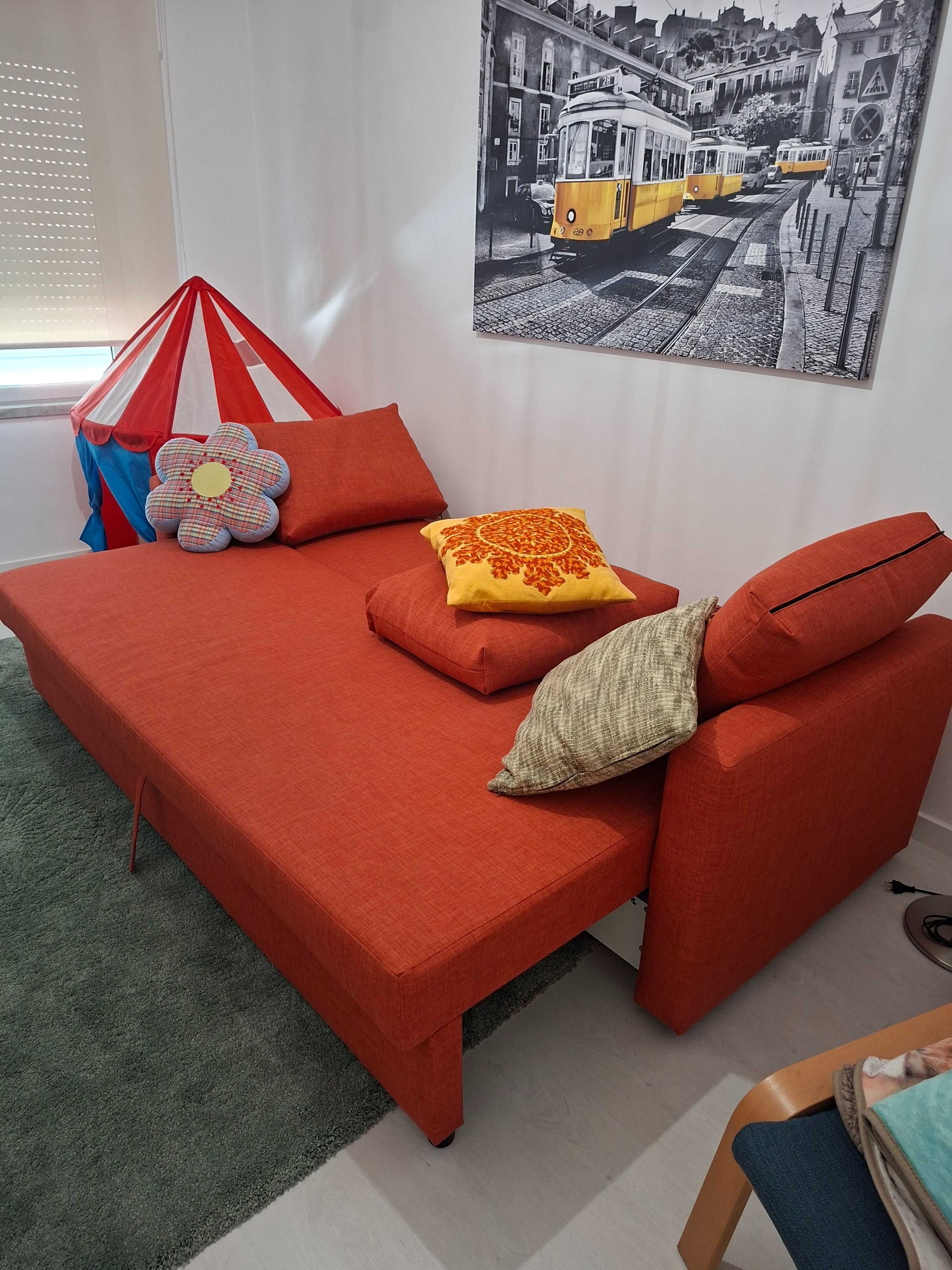 Sofá-cama IKEA de três lugares em tecido