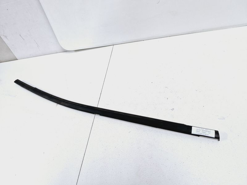 PEUGEOT 3008 2 II LISTWA ZGARNIAJĄCA DRZWI PRAWY TYŁ PRAWA TYLNA 9811247580