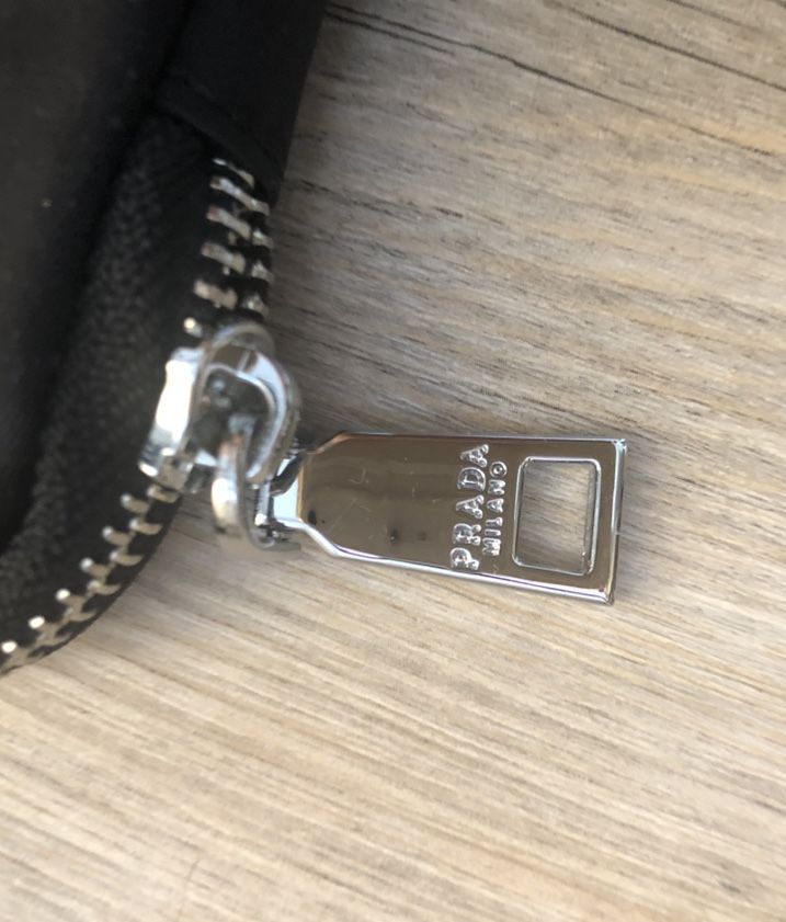 Torebka Prada re-edition 2005