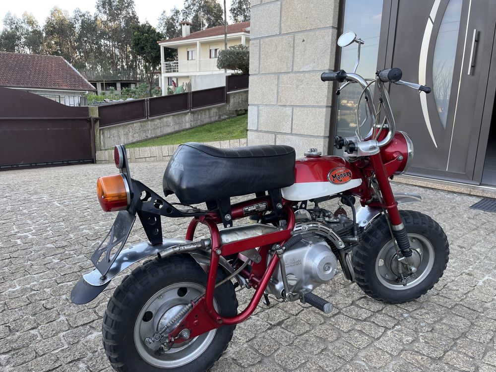 Honda monkey 1975