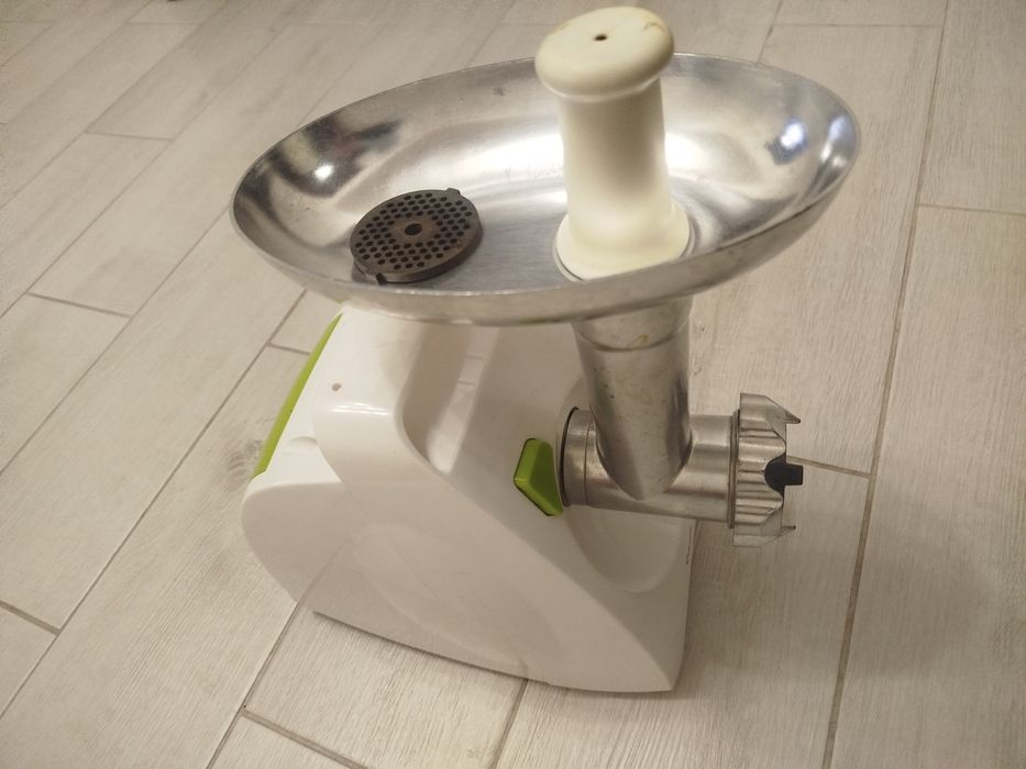 Продам м'ясорубку Сатурн