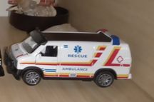 Auto karetka w skali 1:32 DIE - CAST MODEL