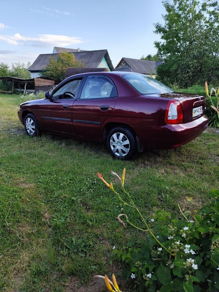 Daewoo Nubira 1998 року