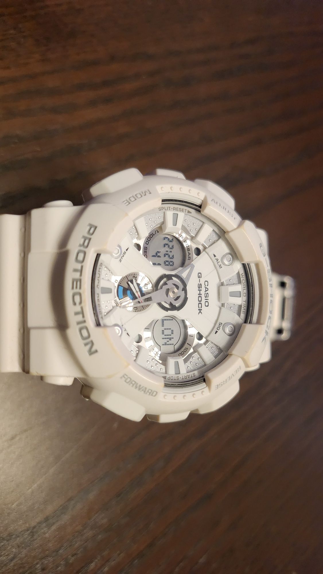 Zegarek Casio G-Shock 5229 biały