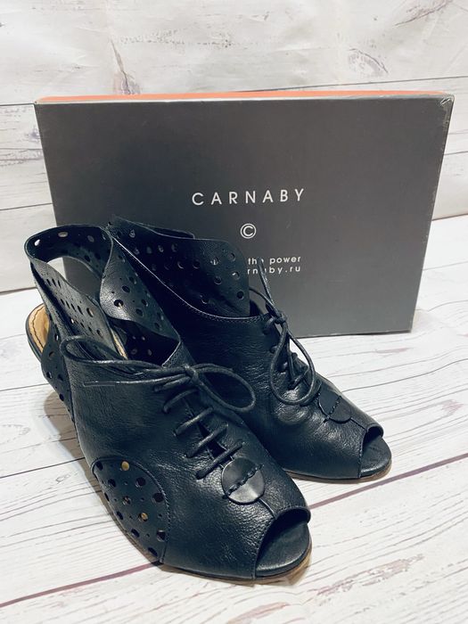 Босоніжки жіночі carnaby на підборах, шкіряні стильні р37