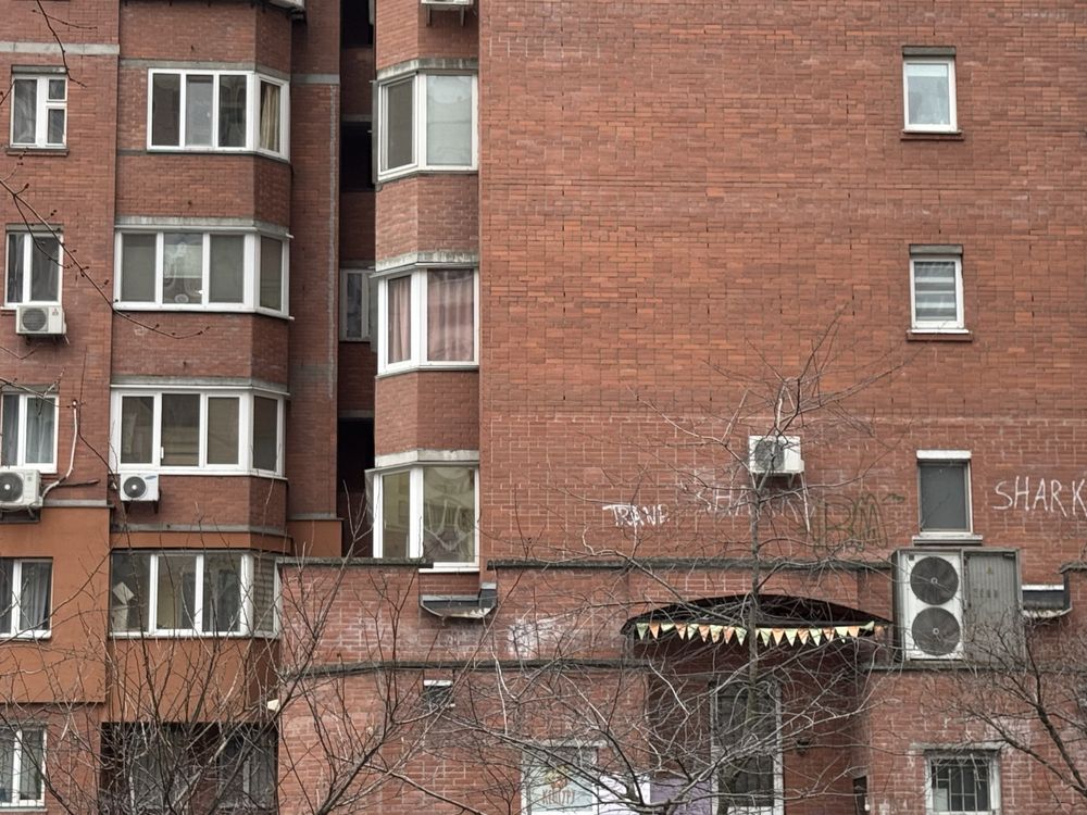 Продаж 2 кімнатноі вул Ахматовоі Анни 13 Г ( 2 поверх)метро»Позняки»