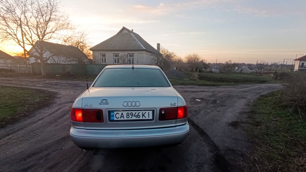 Продам audi 8 4.2 газ бензин любой вид переоформления