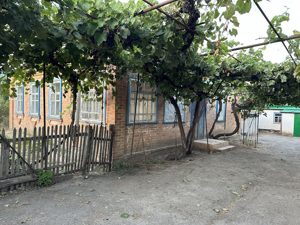 Продам будинок земельною ділянкою