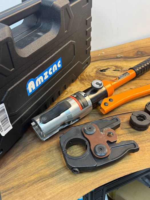 Гідравлічний інструмент для обтискання кабелів