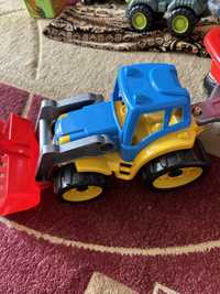 Трактор игрушка
