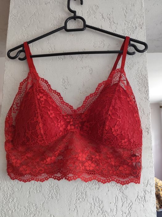 Cropp top cały z koronki na regulowane ramiączka rozm 42/44C. Secret P