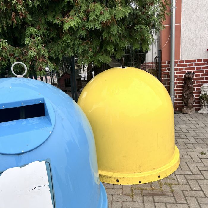 Zestaw pojemników Igloo typu dzwon - niebieski, zielony i żółty 1,5m3