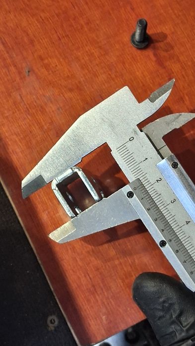 Zestaw mocowania wkładki do zamka ATRA drzwi Dierre.